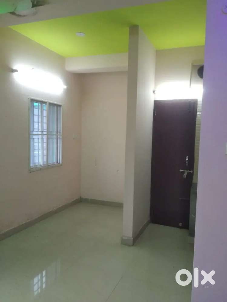 Selaiyur nr Main Road For Commercial.