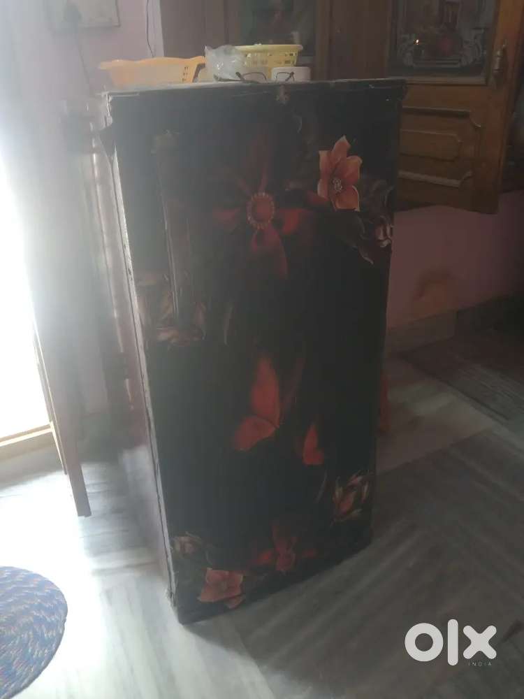 LG  230 ltr 8 years old we'll condition