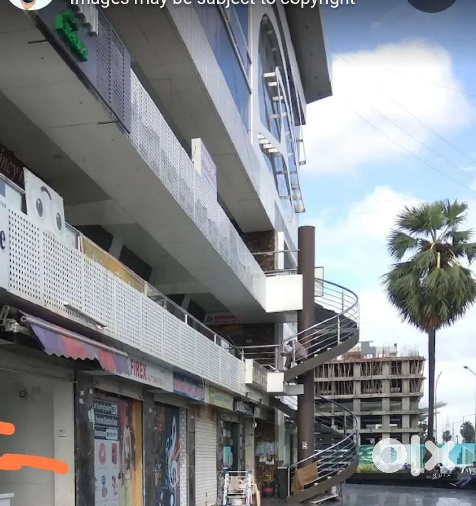 Shop in retail comolex