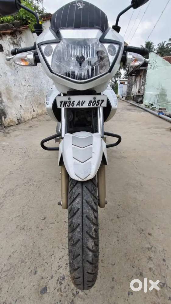 White colour - Apache RTR 180