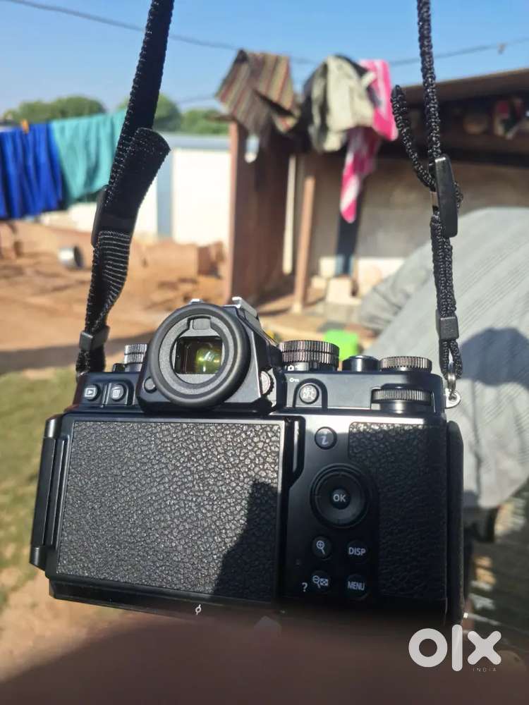 Nikon zf camera  2 battery or charger  bag bill or Warranty  mai hai