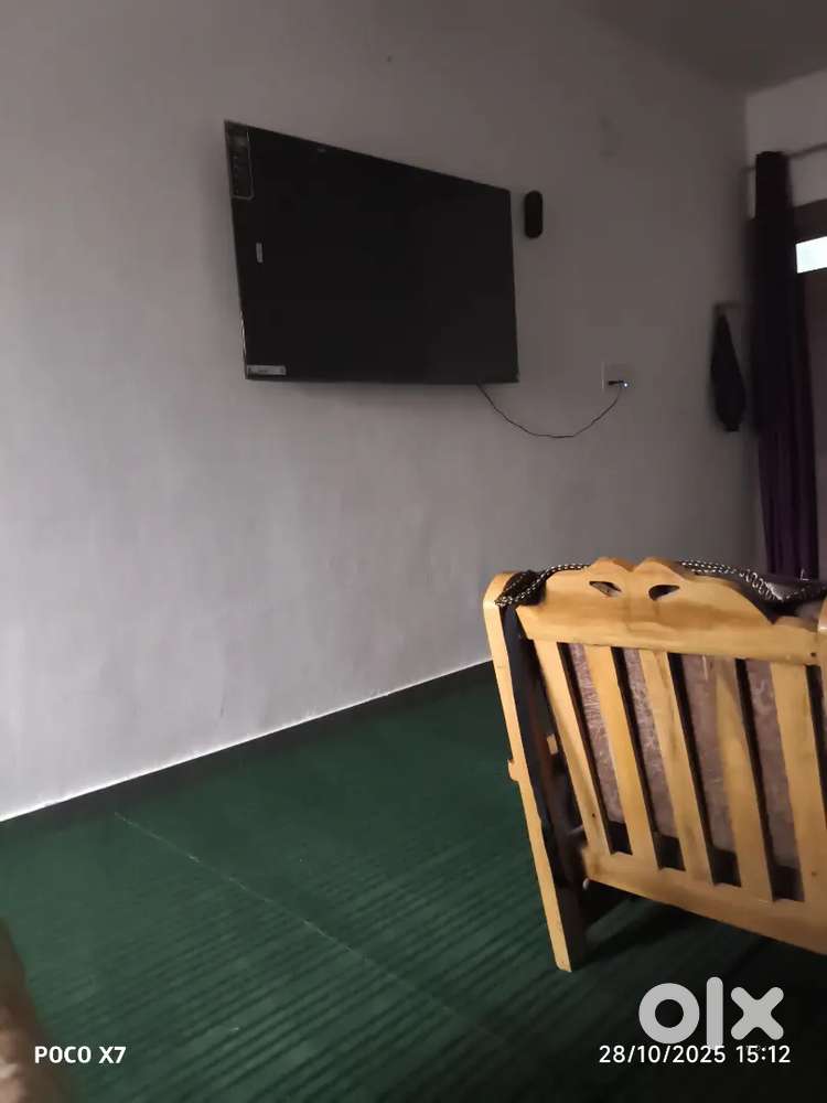 girraj plaza ki piche wali gali two road house hai commercial use