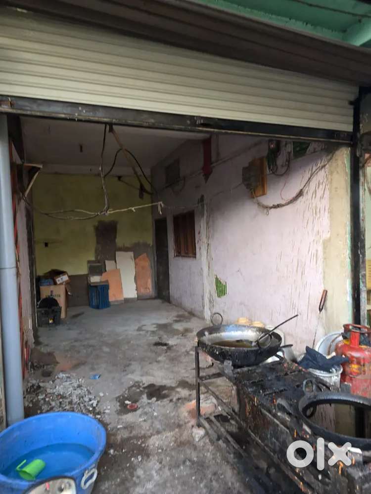 Shop at prime location Ashoka garden mandi