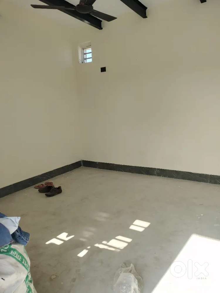 1Room set 4-5 bachelor rah sakte Hain no objection