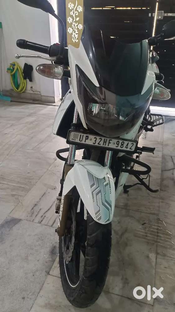 Selling TVS APACHE RTR 180