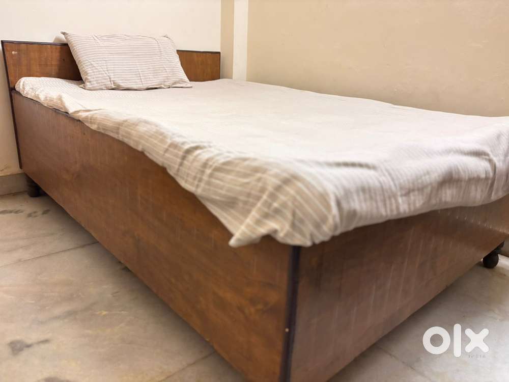 6x4 Queen dewan bed with box
