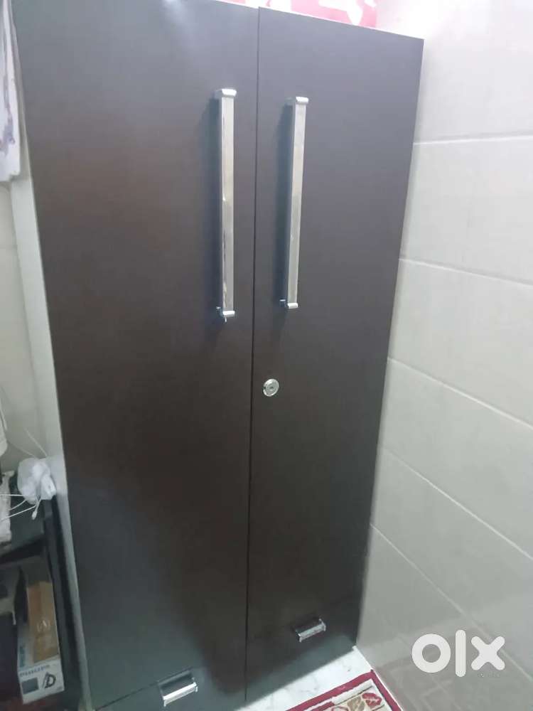 Metal almirah in good condition for sale