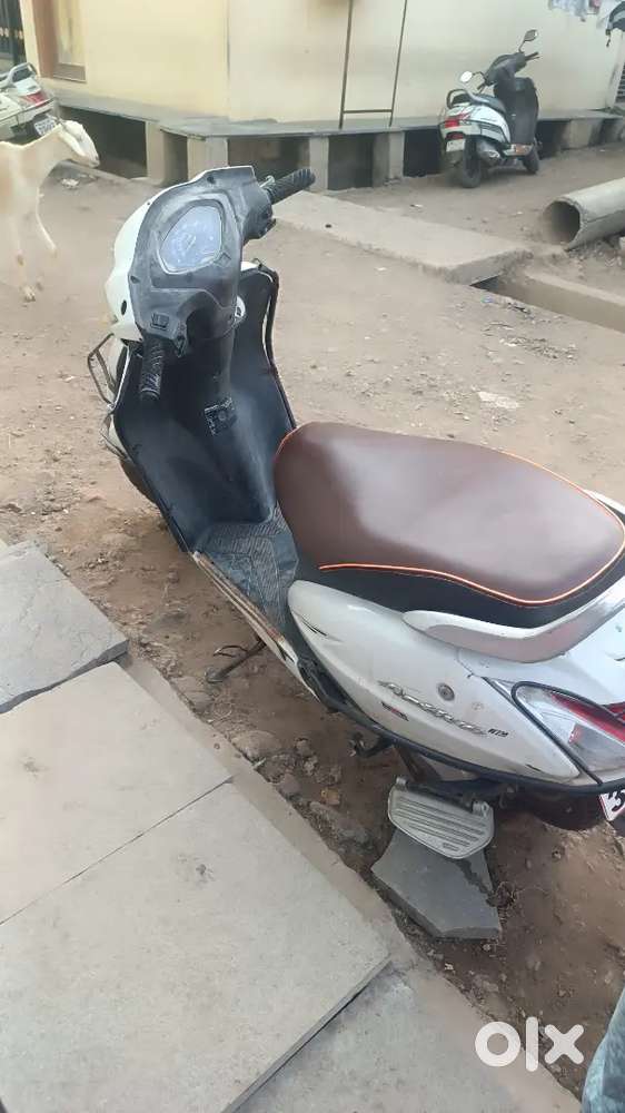 Active 3 G Best Condition New button tyre One Hand use.