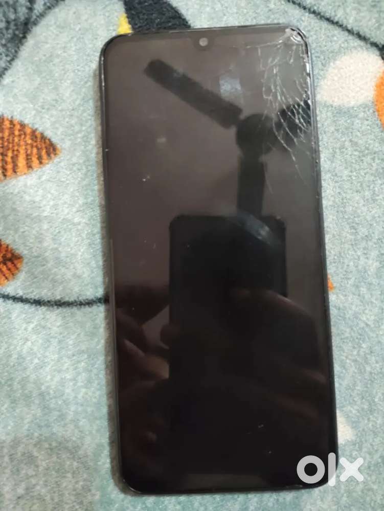 Good condition mobile infinx 12 pro 5g bill and box availlable 2.5year