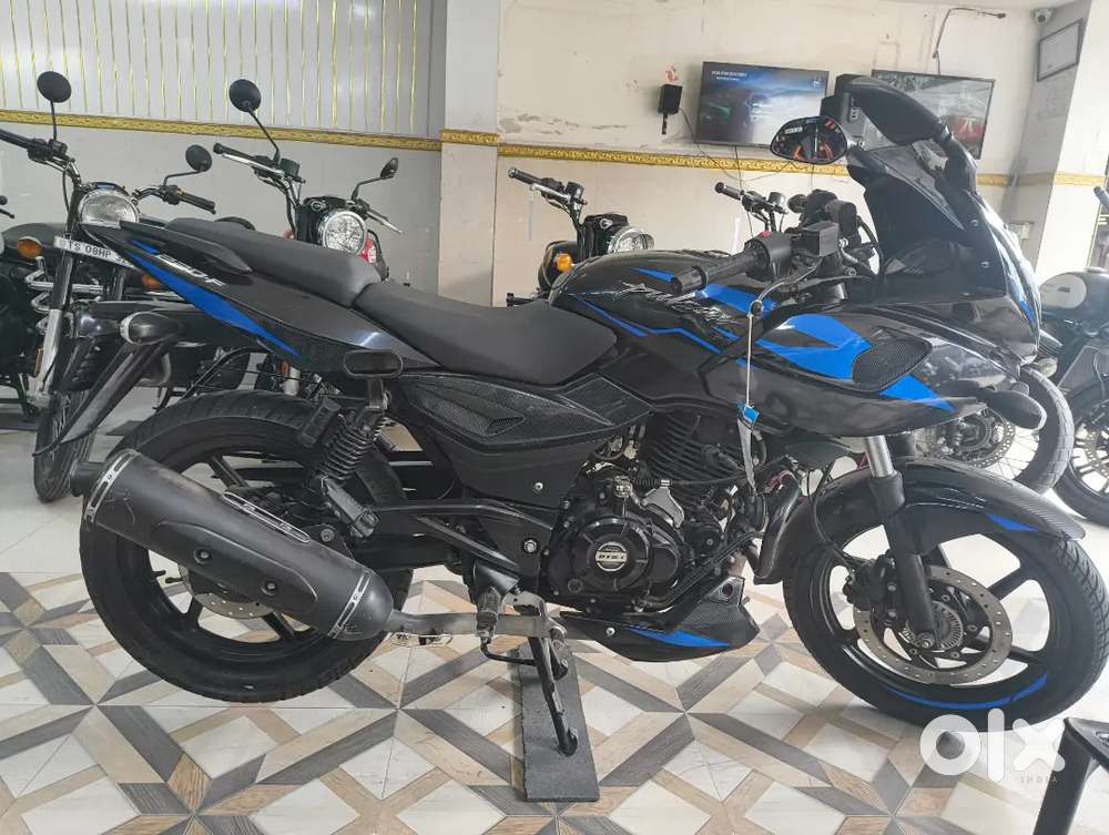 Bajaj pulsar 220f 2023 model kms 15k for 129