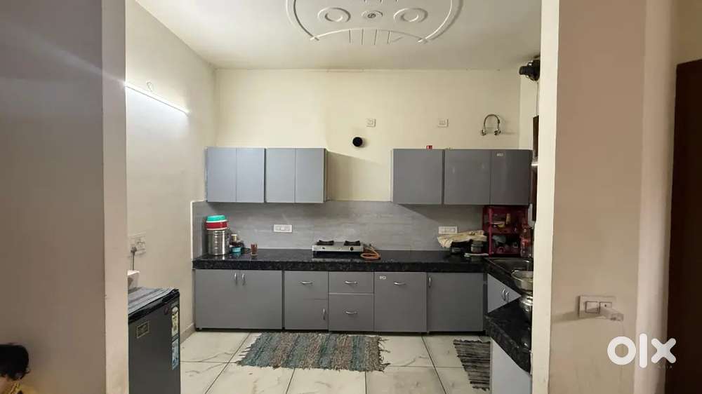 2bhk furnished independent floor for family