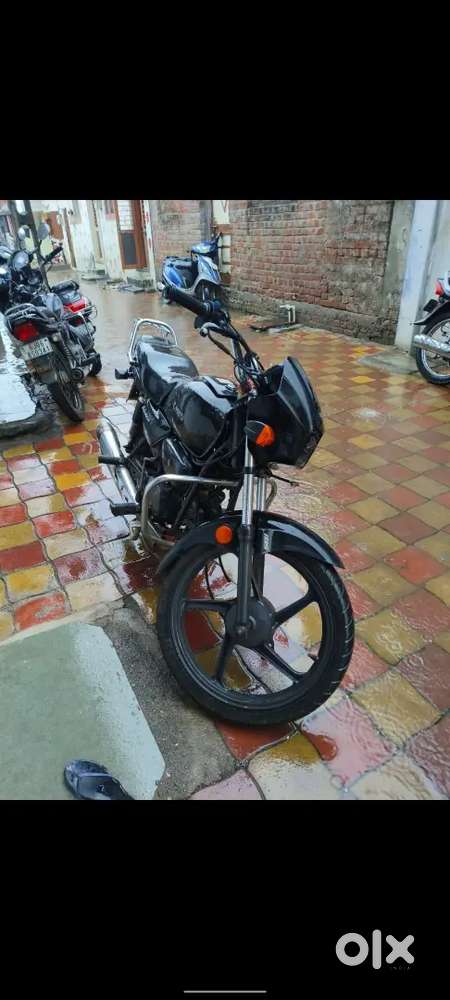 Splendor black colour 2022 i3s model negotiable