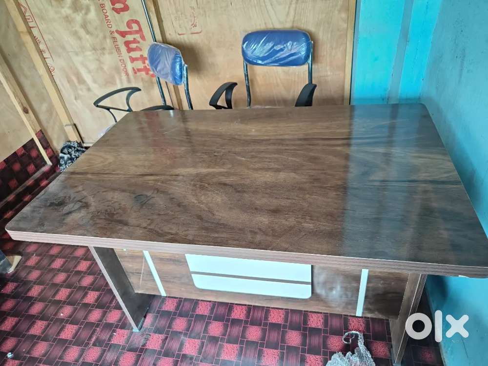 Office table 2 chair and 5 stool