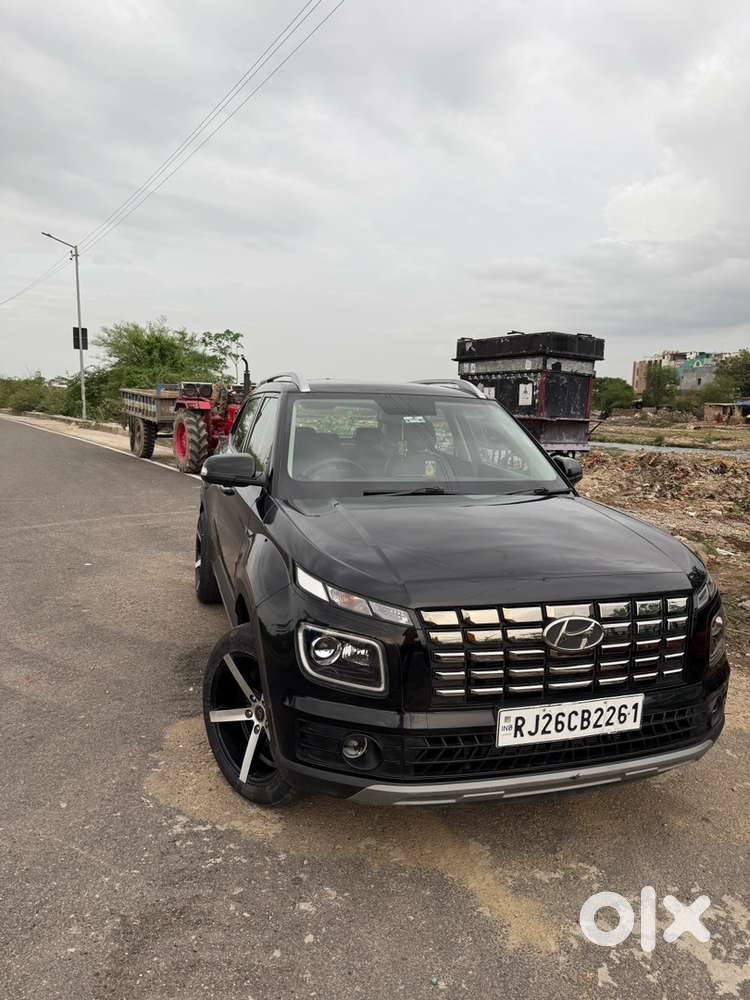 Hyundai Venue 2023 Petrol Well Maintained