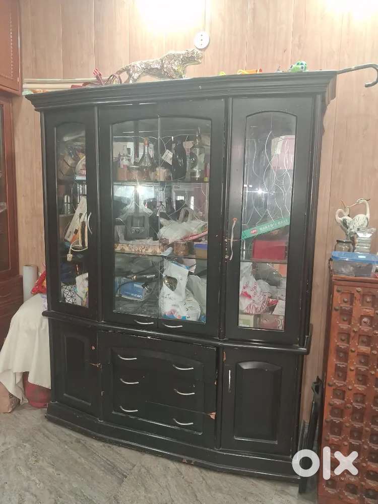 Crockery cabinet