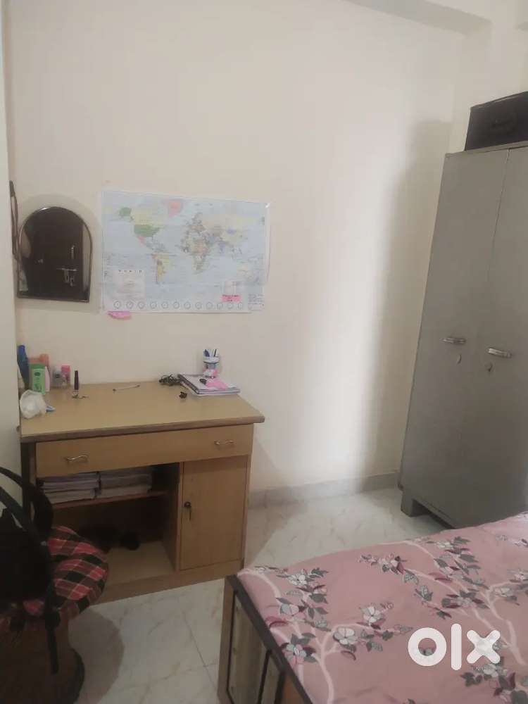 I am looking female flatemate