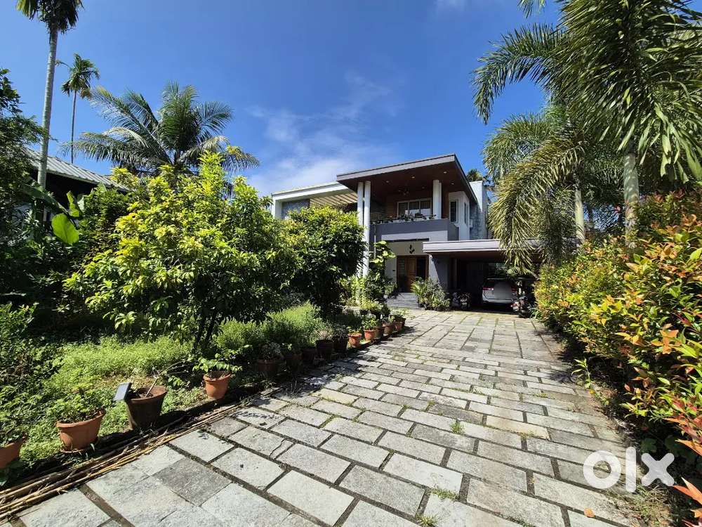 Fully Furneeshed Edappilly Near  VARAPPUZHA 
Plott Area 18 Cent
4 Bhk,