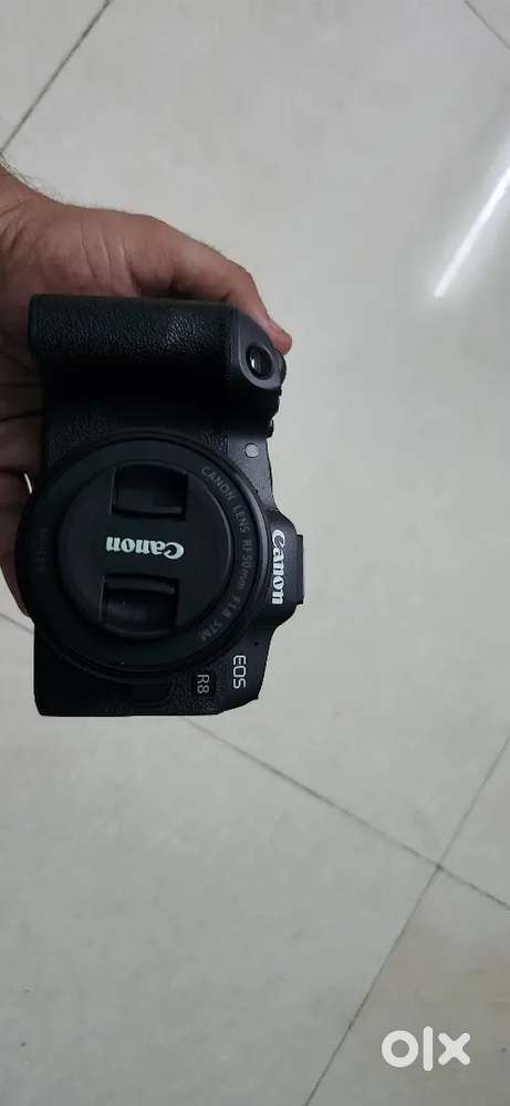Canon r8 full frame mirrorless camera brand new condition with rf 50