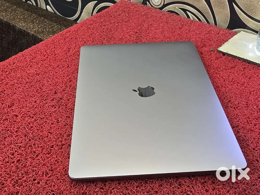 Apple Macbook Pro i9 16gb 512gb 5.5gb GRAPHICS 15inch Retina Touchbar