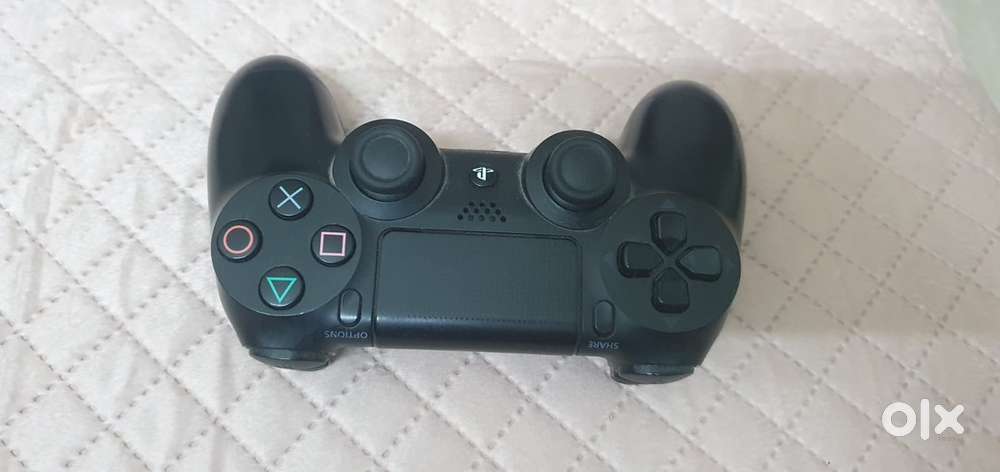 Ps4 500 Gb 2 controller