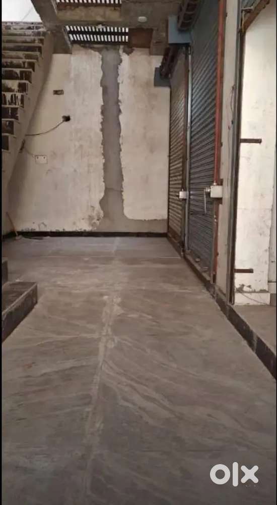 Shops khardine ke liye sampark karein padam singh gate par