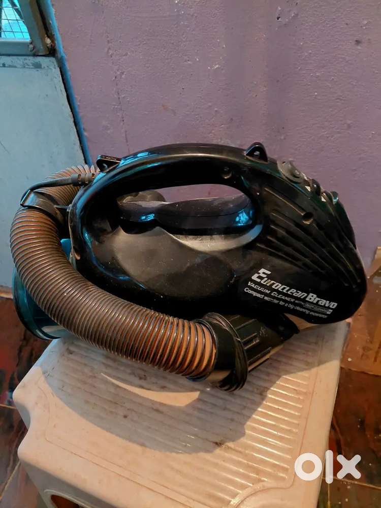 Upright vacuum cleaner electric