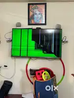 Samsung 43 inch color tv screen damaged