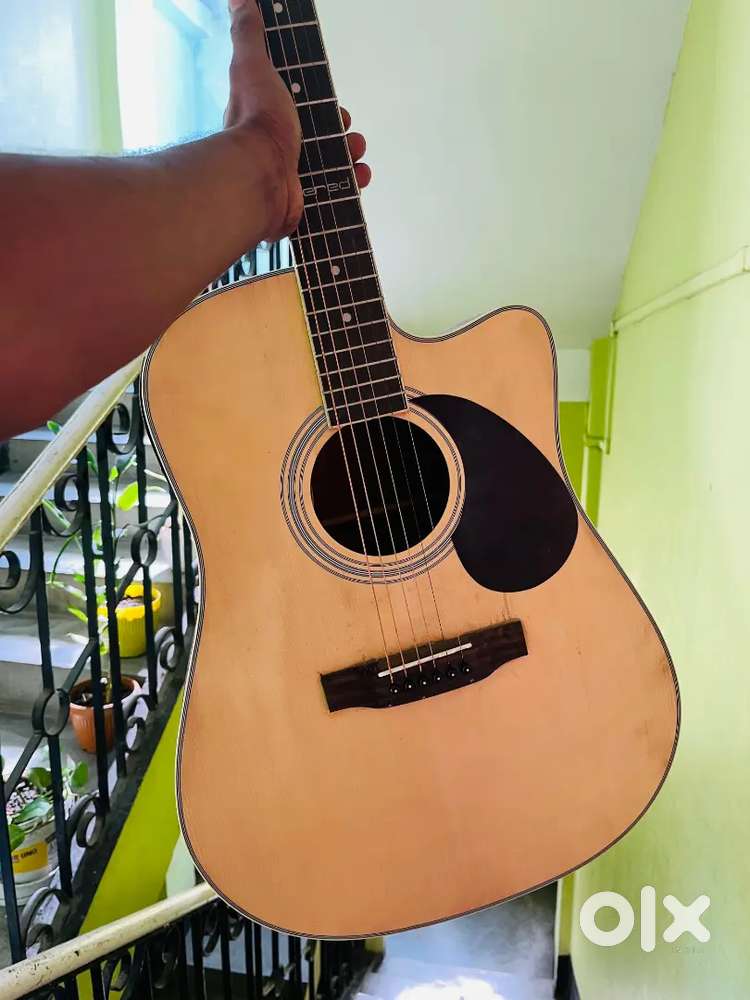 Semi acoustic guitar best condition