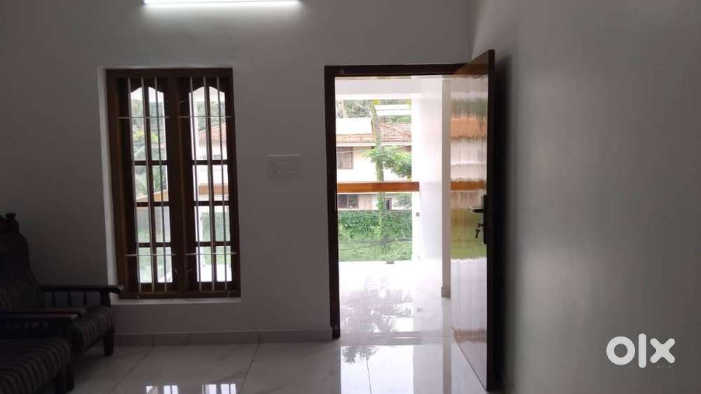 3 BHK SEMI FURNISHED 1ST FLOOR FOR FAMILY