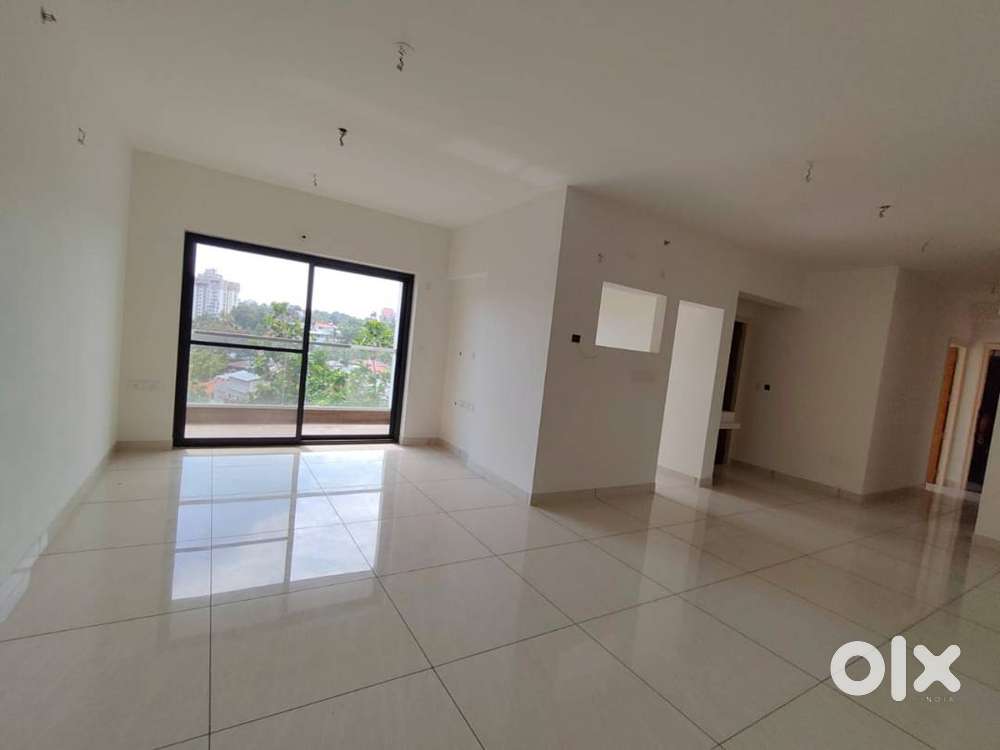 3 BHK Semi-Furnished Flat for Rent at Vellayambalam 35000