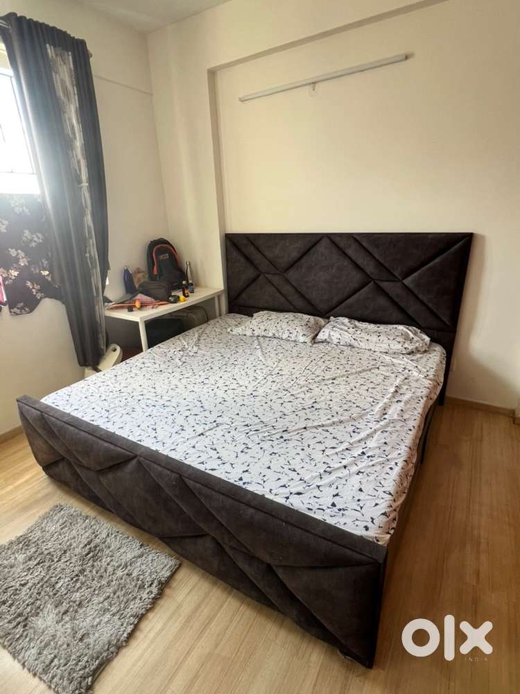 King. bed 6 feet by 6 feet