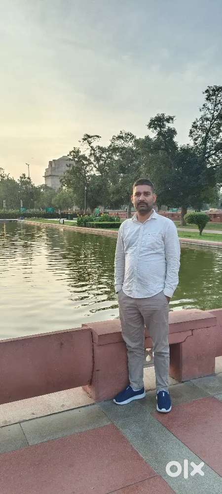 Bear baar mai kaam karne ke liye waiter or Cook ki requirement hai