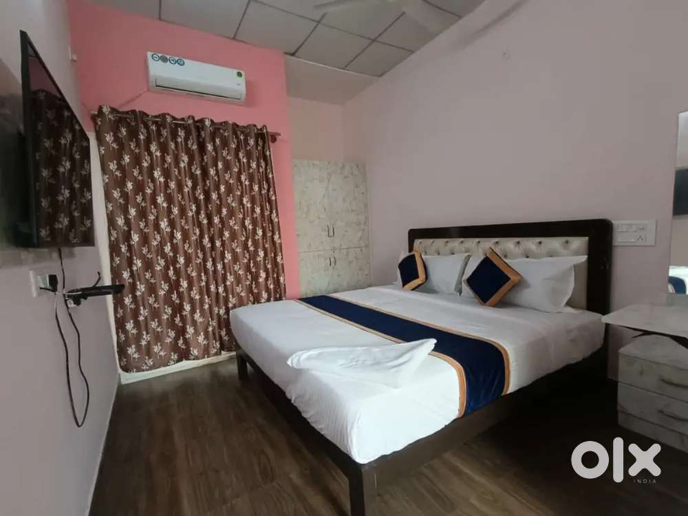 Female Receptionist for hotel rooms