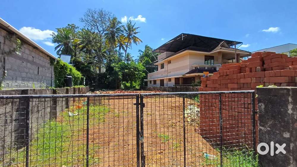9 CENTS RESIDENTIAL LAND WITH PARTIALLY CONSTRUCTED SALE IN KARAMANA