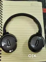 HEADPHONES (ONLY 6 DAY OLD)