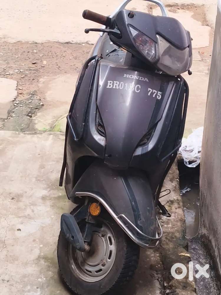 Bike le liye hi jagah nhi h
