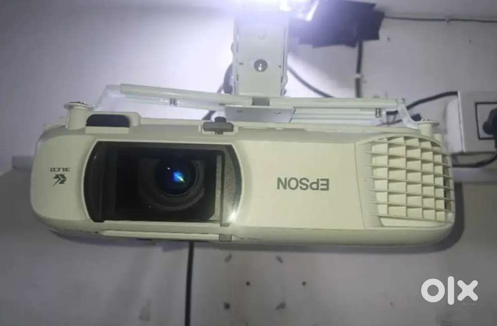 Epson EH-TW650 Native 1080p Full HD  Home Theatre Projector