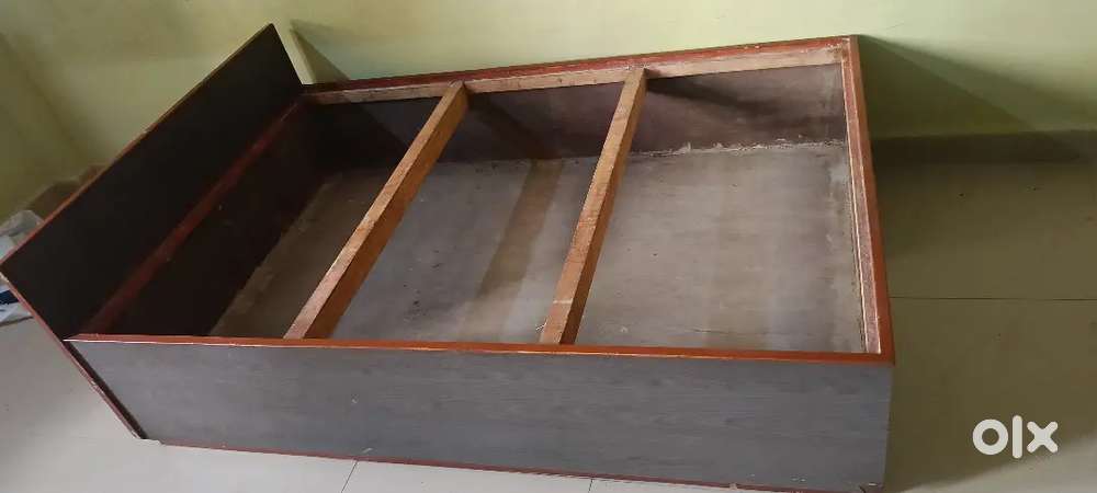 Bed full ply ka 3*6 ka bechna he only 4000