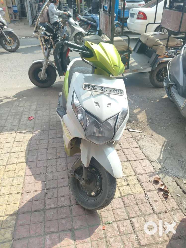 Honda dio white colour in good condition