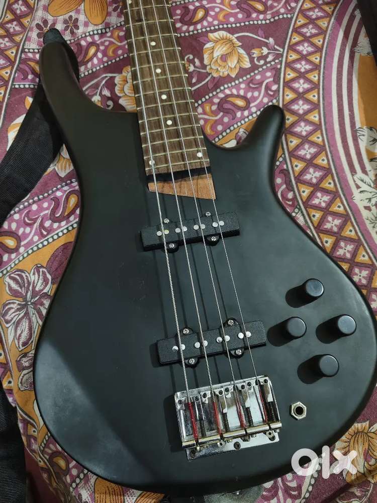 Bass guitar Yemaha