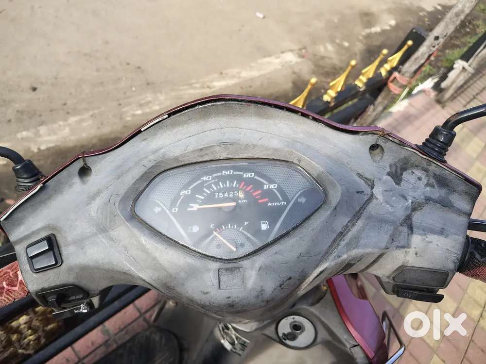 Honda Activa 4g , imperial red mettalic,8yr old