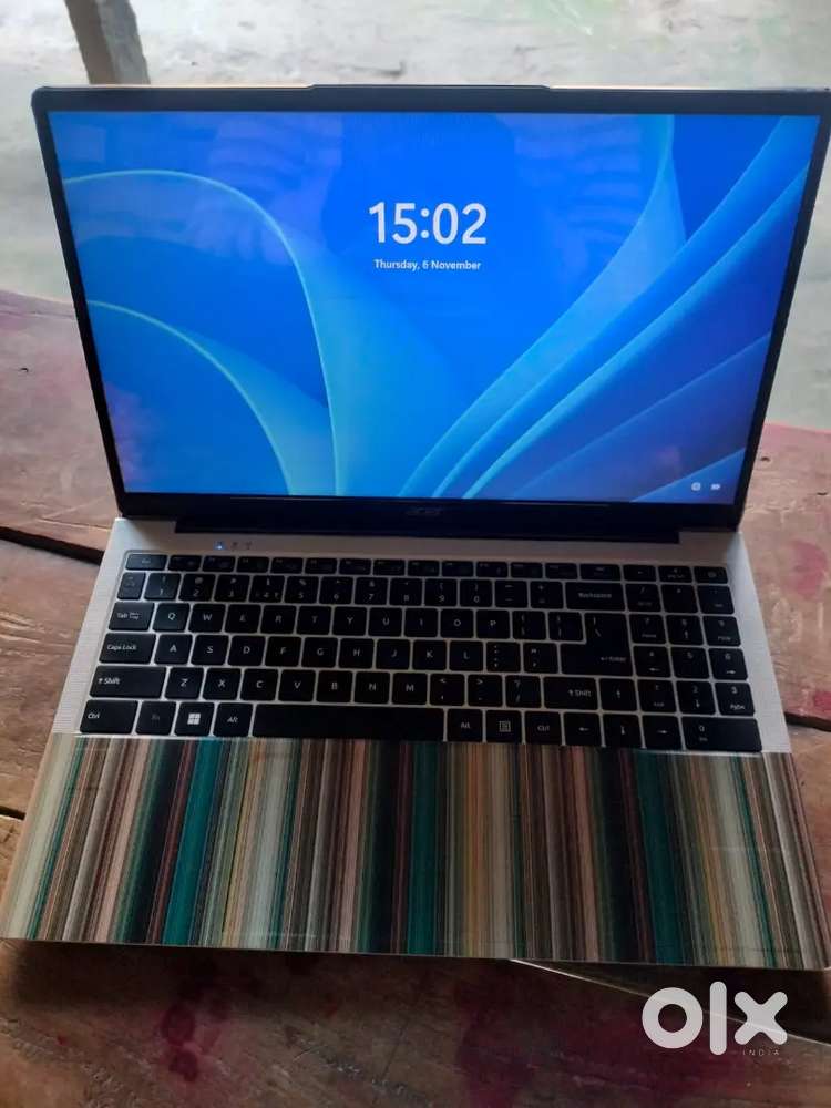 Intel core i3 (only 40 day used)