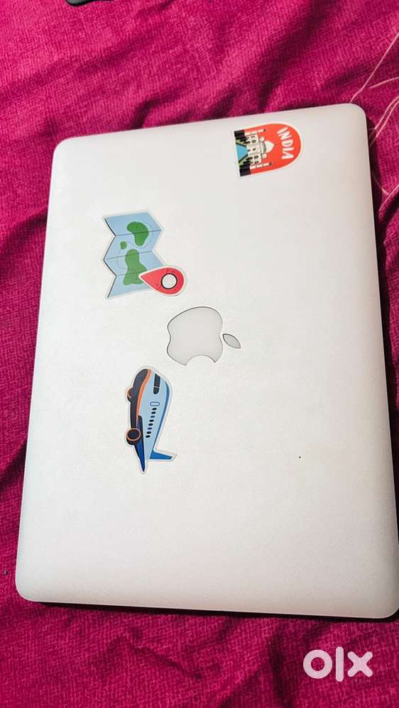 Macbook pro a 1502 13inch 500gb ssd with new battery and in agood cond