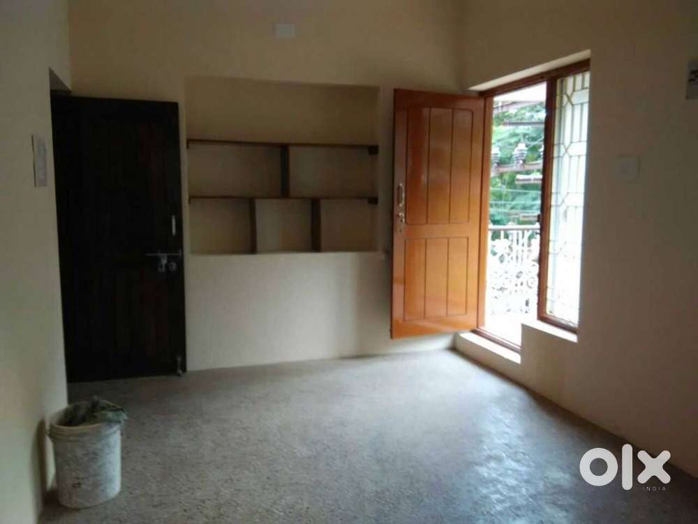 Spacious 1BHK available for rent in Main Road Angammal colony