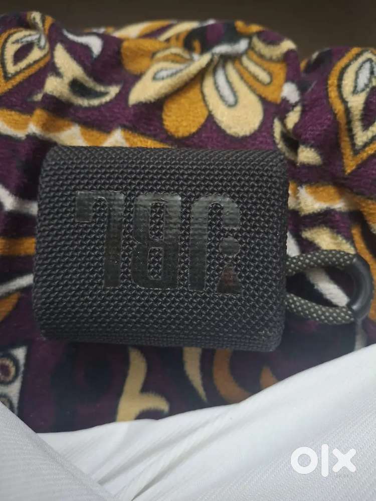 Jbl go3 speaker.