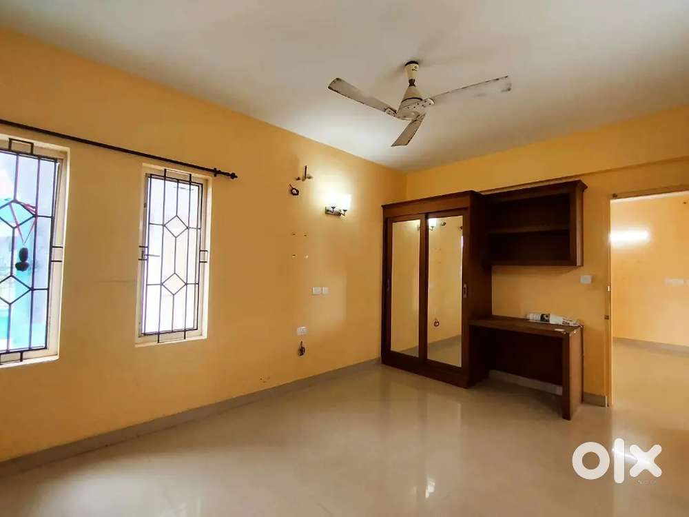 At Sasthamangalam 4 bedroom spacious flat for rent
