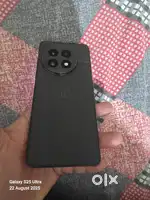 One plus 13 5g black 12gb 256gb 1.5 months old in excellent condition