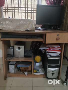 Computer set with speaker