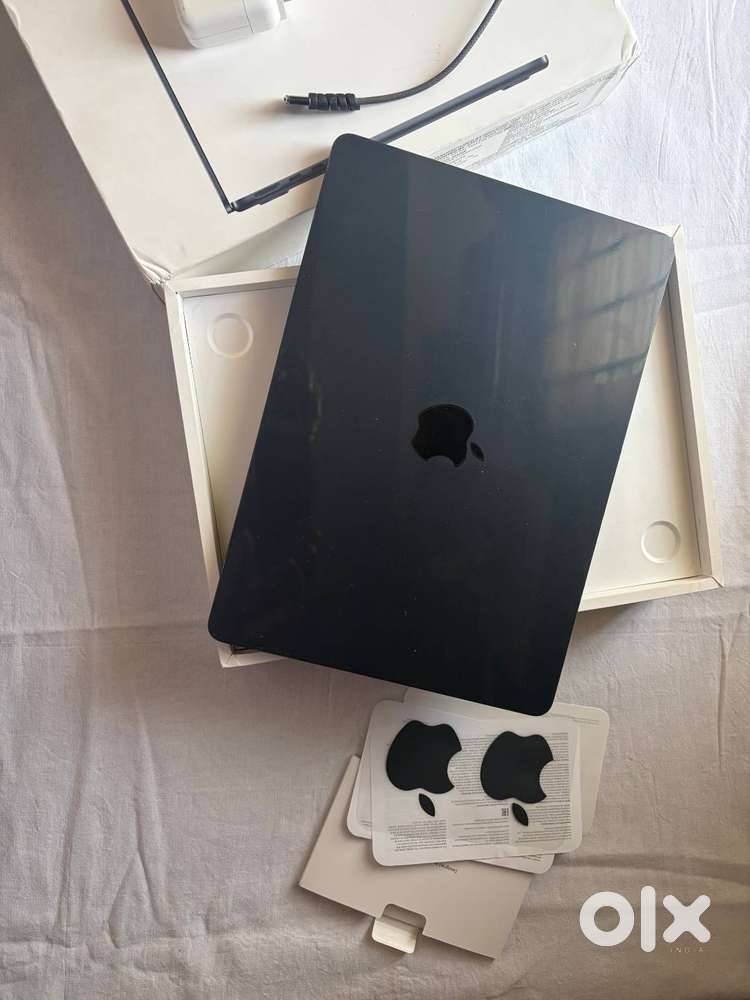 Mint MacBook Air M2 256GB Midnight  90% Battery  Doctor-owned