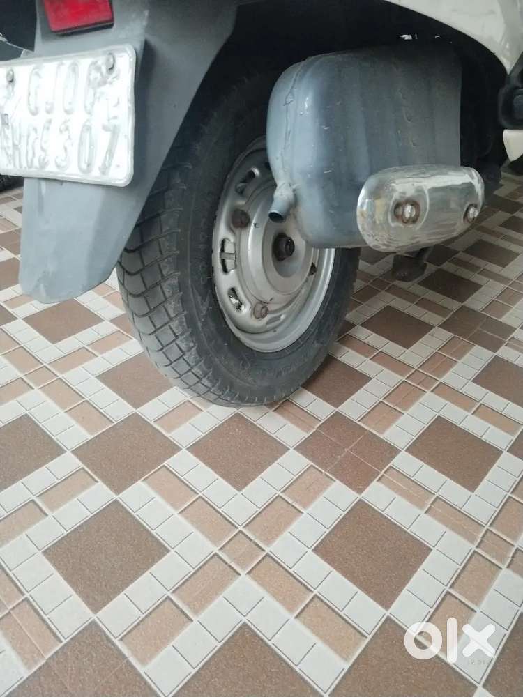 Honda activa colour white, model 2014 tip top condition